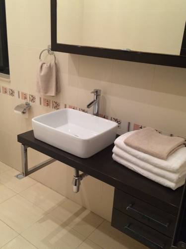 Фото 
Captain&#39;s Den Apartments
