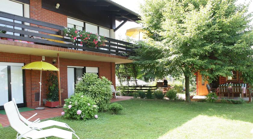
Collector&#39;s Victory Hotel
