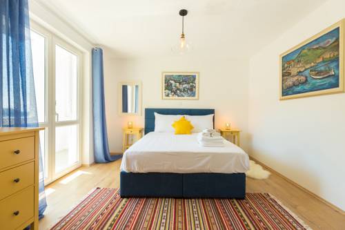 Фото 
Festival House
