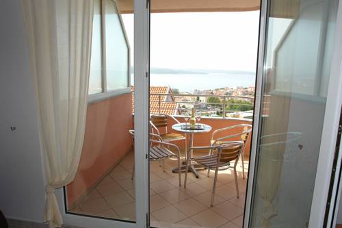 Фото 
Kastela Tin Guesthouse
