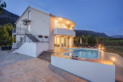 Фото 
Ivan Apartment
