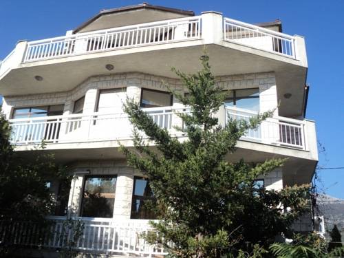 
Apartments and Rooms Degra
