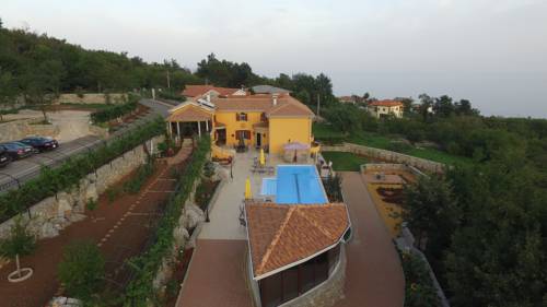 Фото 
Apartment Ana
