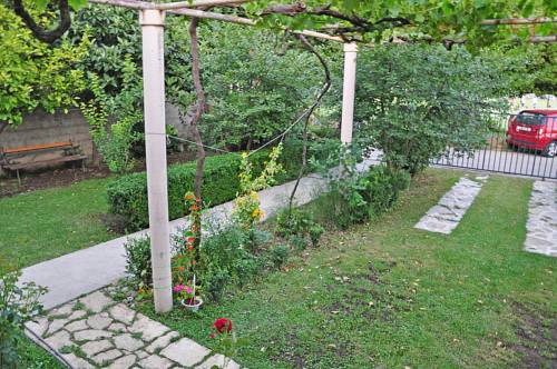 Фото 
Tijara Apartment
