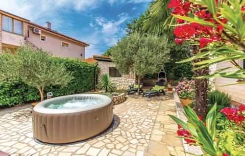 Фото 
Shamsi Apartment
