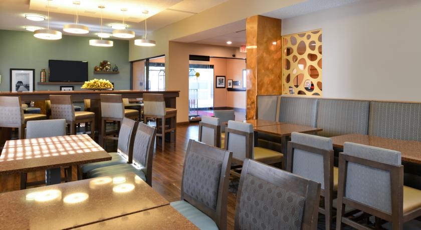 Фото 
Ramada Los Angeles Downtown West
