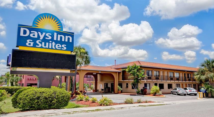 Фото 
Sportsmen&#39;s Lodge Hotel
