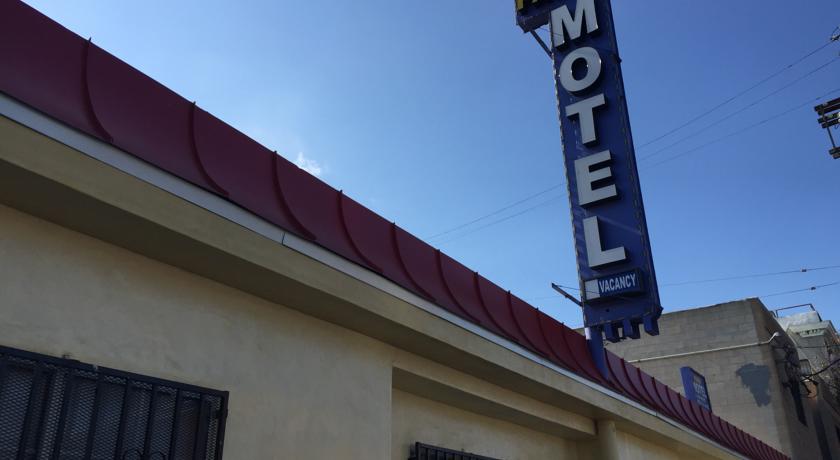 Фото 
The London NYC
