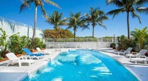 Фото 
Axiom Hotel
