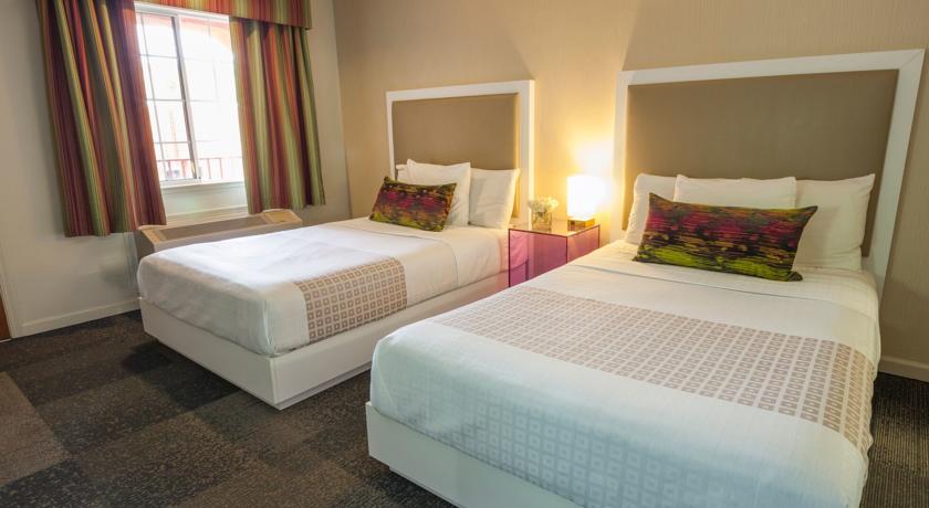 Фото 
La Jolla Cove Suites
