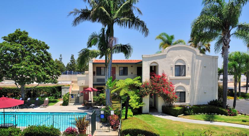 Фото 
Near South Side Apartment
