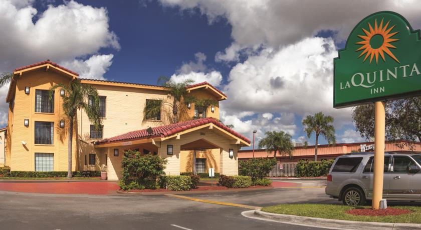 Фото 
Four Ambassadors Apartments
