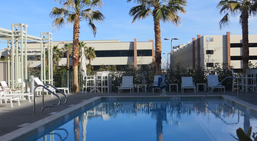 Фото 
Embassy Inn Hotel
