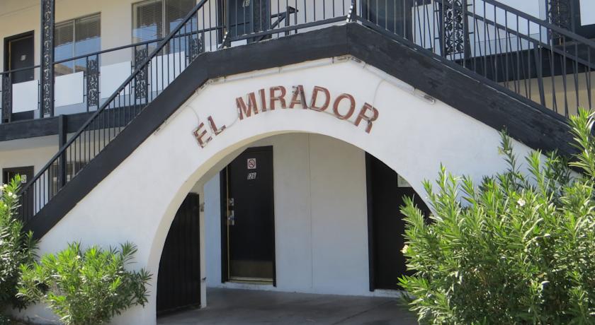 Фото 
Bridgestreet at 425 Mass Apartment
