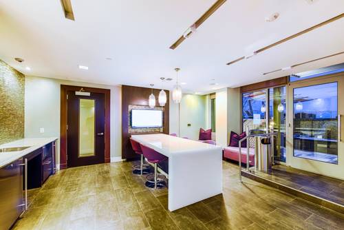 Фото 
Holiday Inn Express Boston
