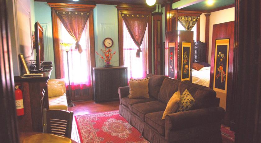 Фото 
JFK Bed and Breakfast Guesthouse
