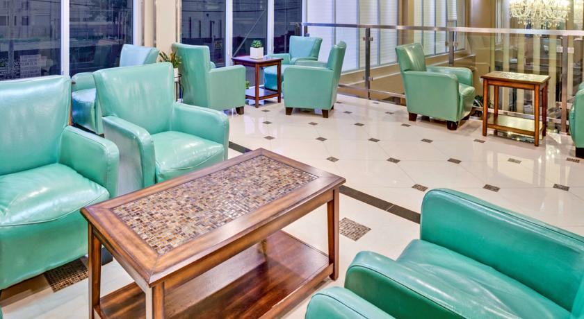 Фото 
Curtis Inn & Suites
