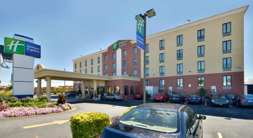 Фото 
Beachfront Condo Parking & Pool
