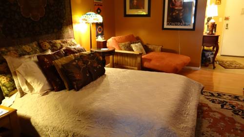 Фото 
Cornerstone Bed & Breakfast
