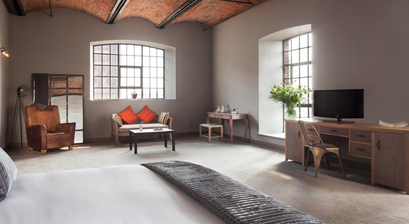 
The Luxurious Riverside (Peymans)
