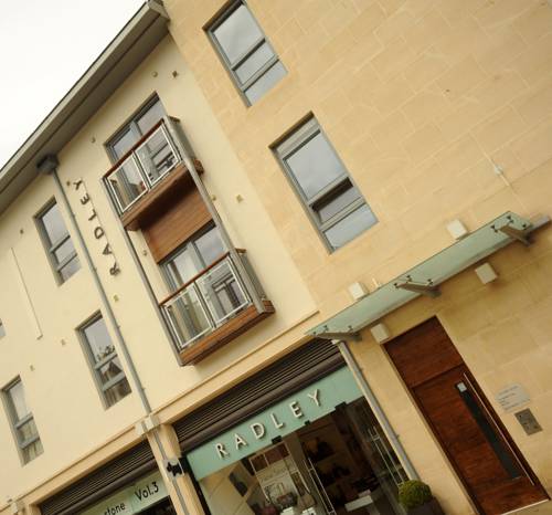 
Kings Paget Hotel
