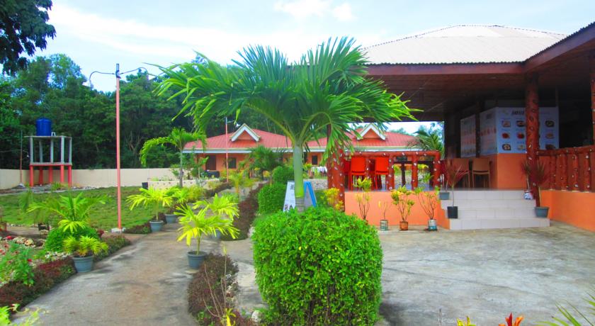 
Hidden Pearl Hotel (Janus Luxury Suites)
