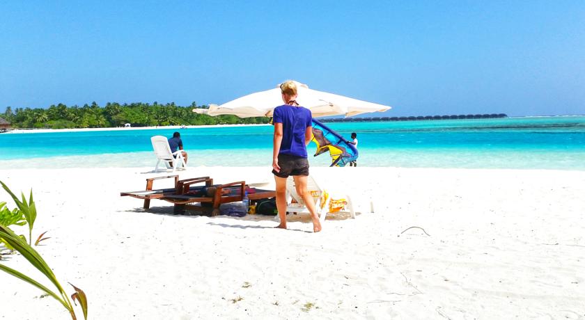 
Dhiffushi White Sand Beach
