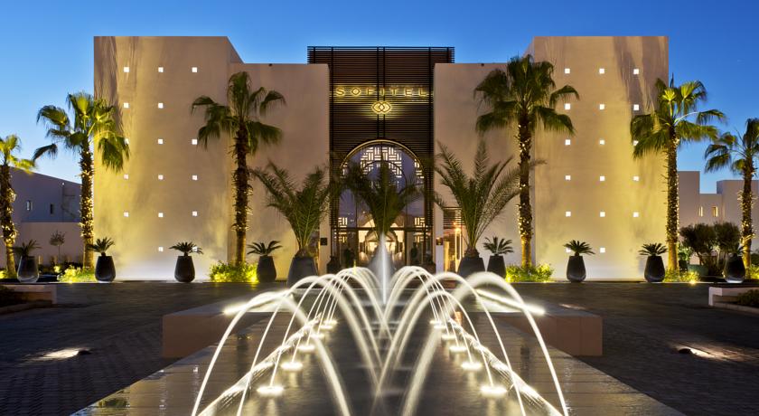 Фото 
Corniche Hotel
