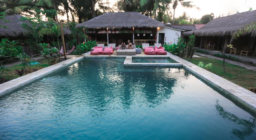 Фото 
Weekend Hotel
