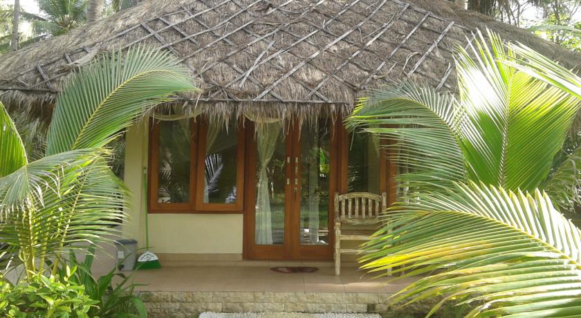 Фото 
Beach Hotel
