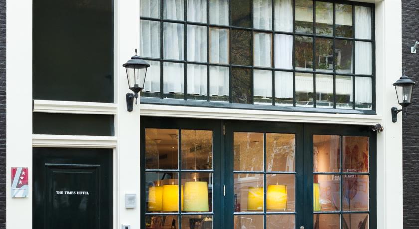 Фото 
The Zehneria Portico
