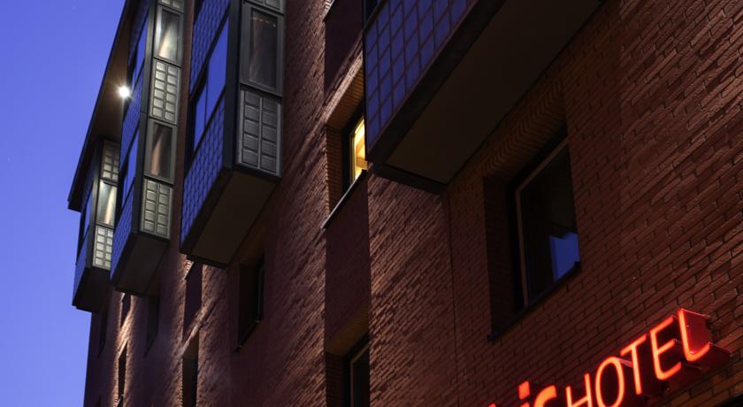 Фото 
The Monarch Hotel
