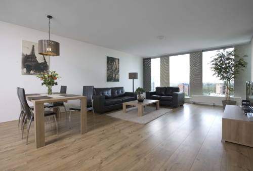 Фото 
Sky View Furnished Apartment
