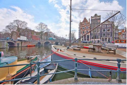 Фото 
Tropical Towers Apartments
