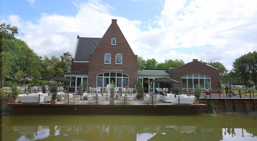 Фото 
Akiki Apartments & Villa
