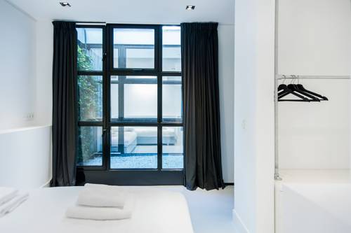 Фото 
Tamarind Village Apartments
