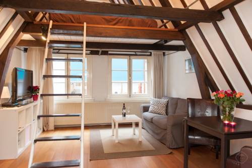 Фото 
Forodhani House
