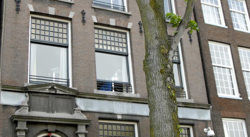 Фото 
Red Court Hotel
