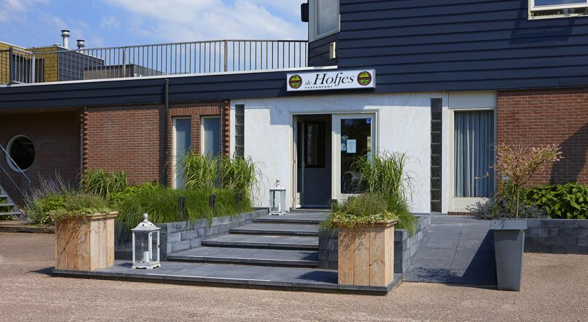 Фото 
Magharibi Suites Hotel
