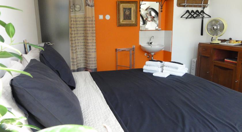 Фото 
Palm Tree Bed and Breakfast
