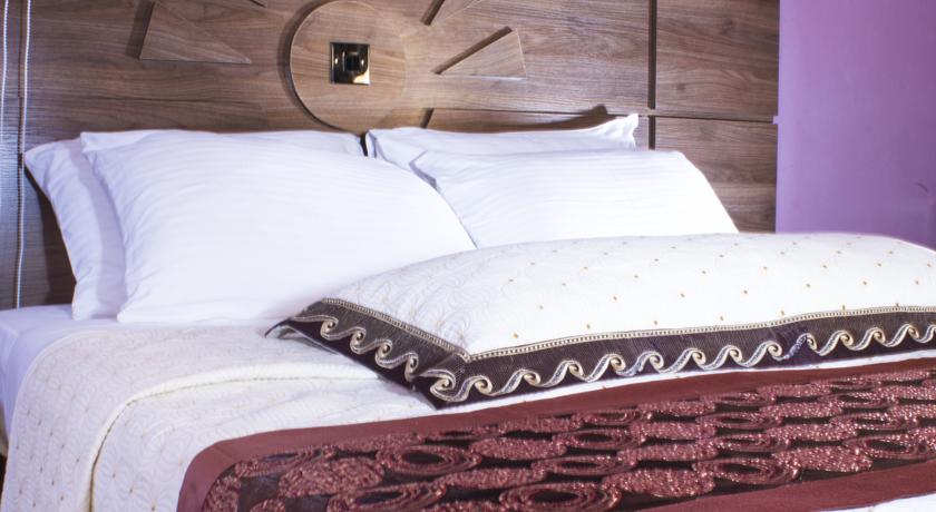 Фото 
The Folks Inn
