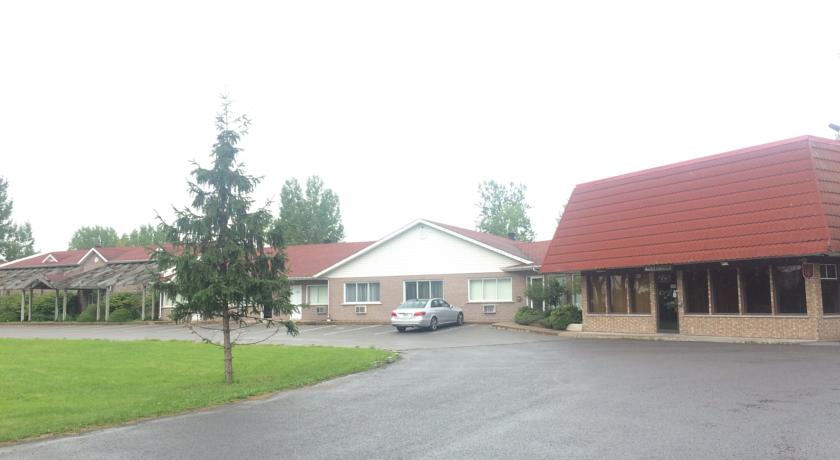 Фото 
Royal Scot Hotel & Suites

