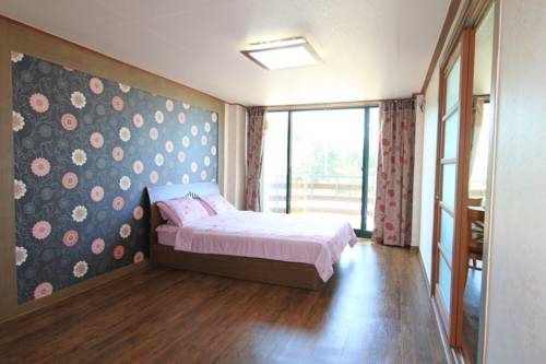 
Refee house

