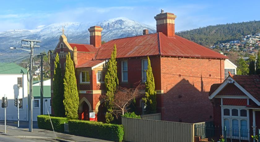 
Ascot Hotel
