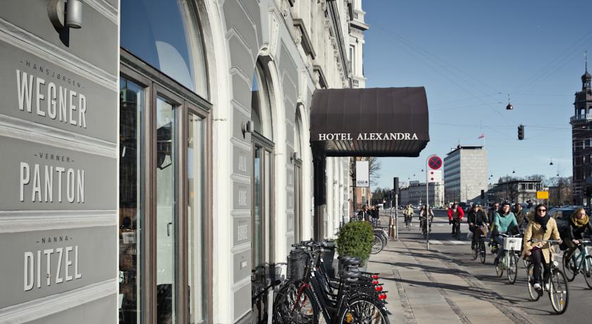 Фото 
Southern Palms Beach Club
