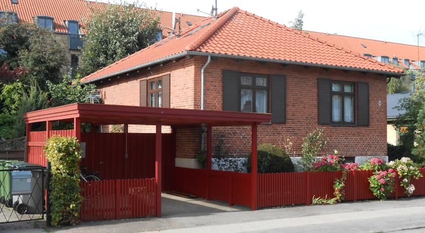 Фото 
Sweetfield Manor Historic Inn
