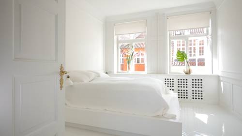 Фото 
Albertiville Apartments & Bar
