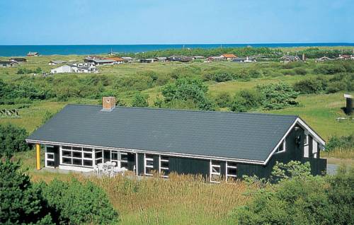 Фото 
Tropical Winds Apartment Hotel
