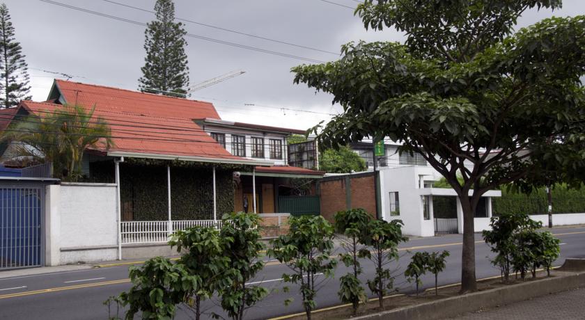 Фото 
Apartment near the DIA
