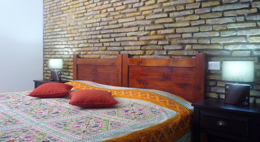 Фото 
Khujand Deluxe Hotel
